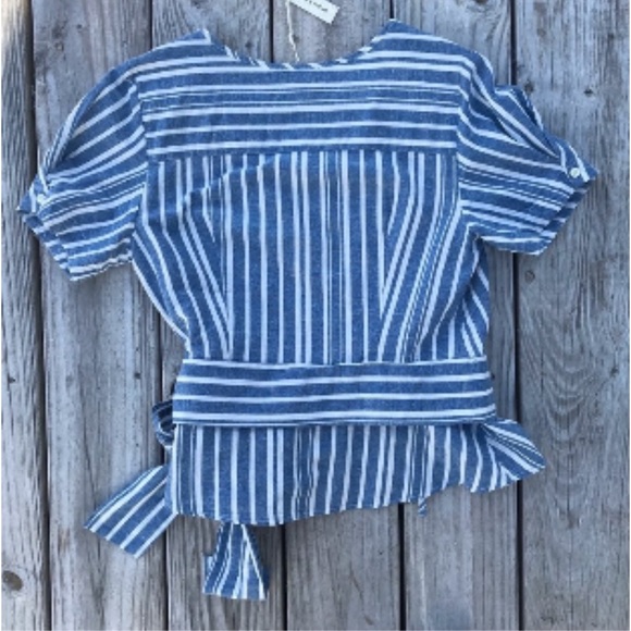 Max Studio Size L Blue & White Striped Denim Style Wrap Top Blouse - Picture 2 of 7